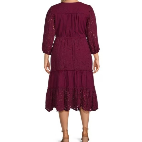 Westbound Plus Size 3/4 Sleeve V-Neck Eyelet Detail Scalloped Hem Midi Dress - Picture 3 of 12